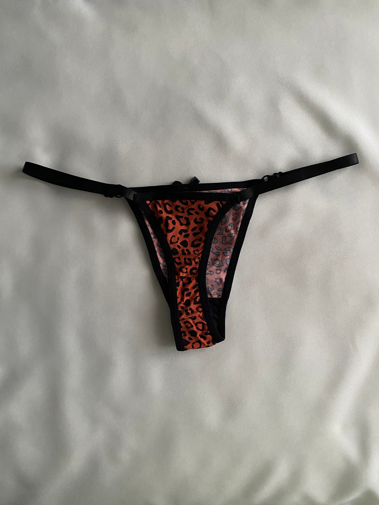 Colaless regulable animal print